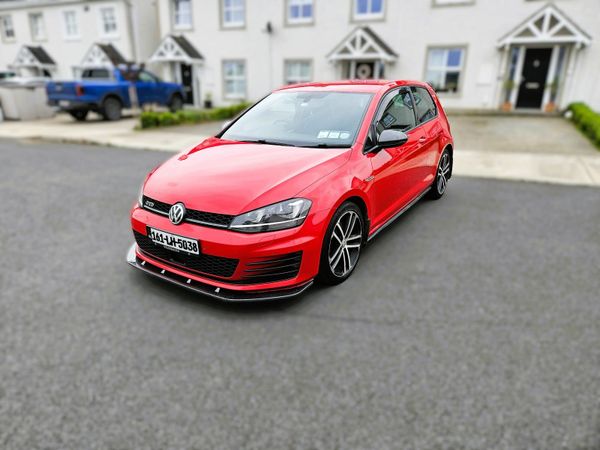 Volkswagen Golf Hatchback, Diesel, 2016, Red