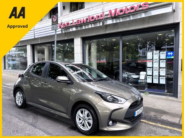 Toyota Yaris Hatchback, Petrol Hybrid, 2023, Gold