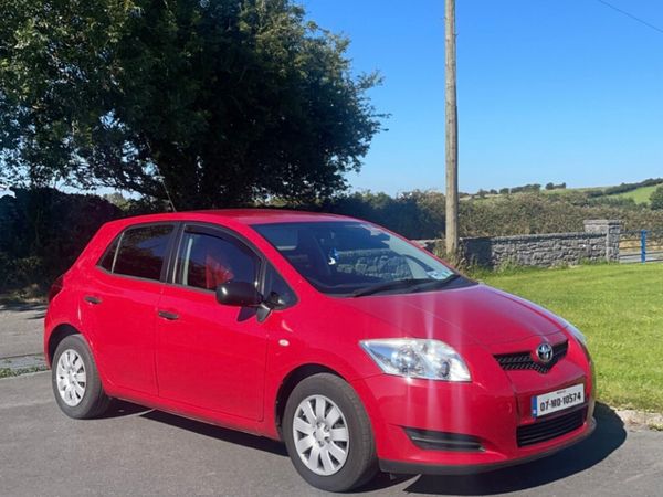Toyota Auris Hatchback, Petrol, 2007, Red
