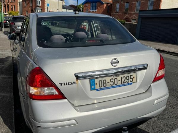 Nissan Tiida Saloon, Petrol, 2008, Silver