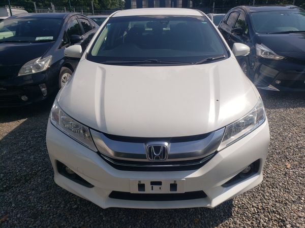 Honda Grace Saloon, Petrol Hybrid, 2015, White