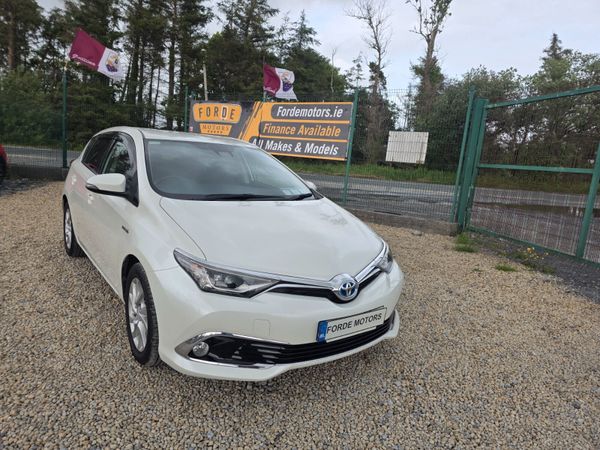 Toyota Auris Hatchback, Petrol Hybrid, 2017, White
