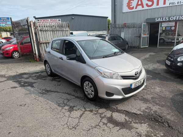 Toyota Yaris Hatchback, Petrol, 2013, Silver