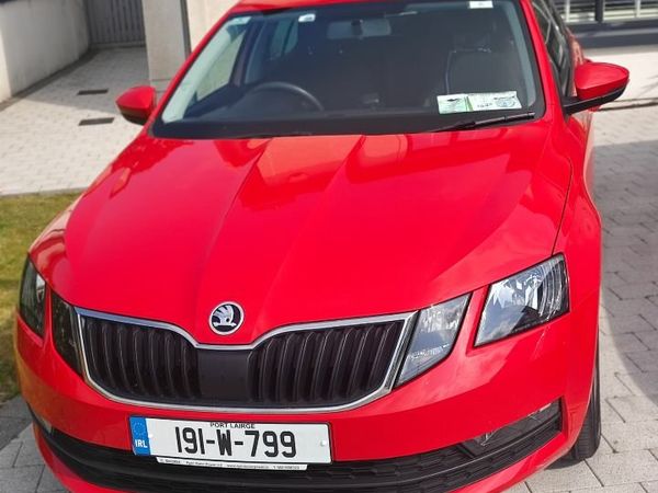 Skoda Octavia Saloon, Diesel, 2019, Red