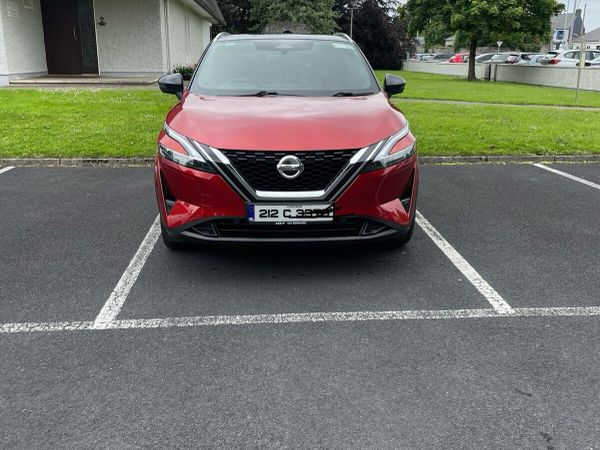 Nissan Qashqai MPV, Petrol, 2021, Red