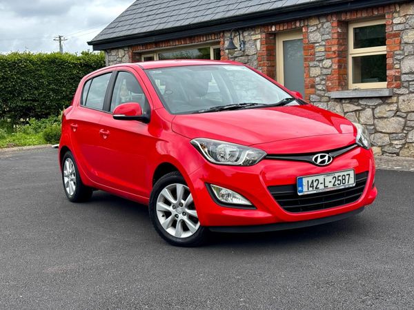 Hyundai i20 Hatchback, Petrol, 2014, Red
