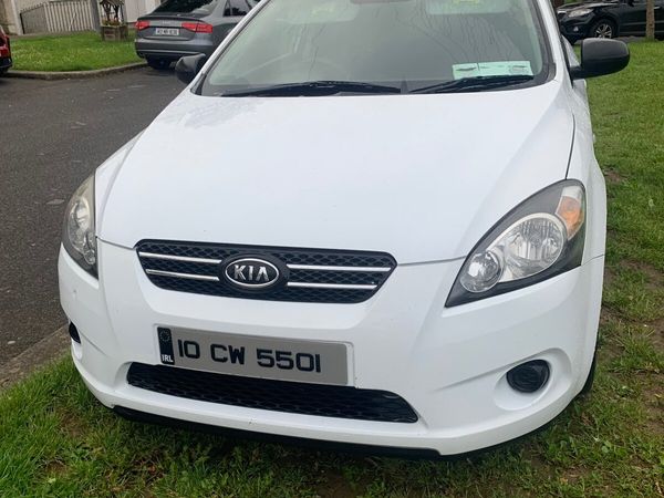 Kia Ceed Hatchback, Petrol, 2010, White