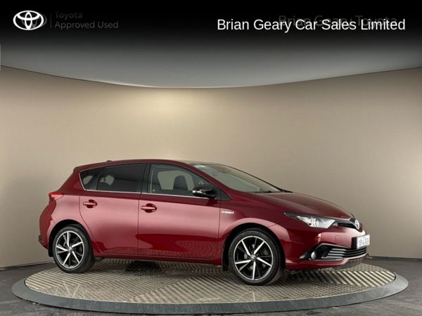 Toyota Auris MPV, Petrol Hybrid, 2018, Red