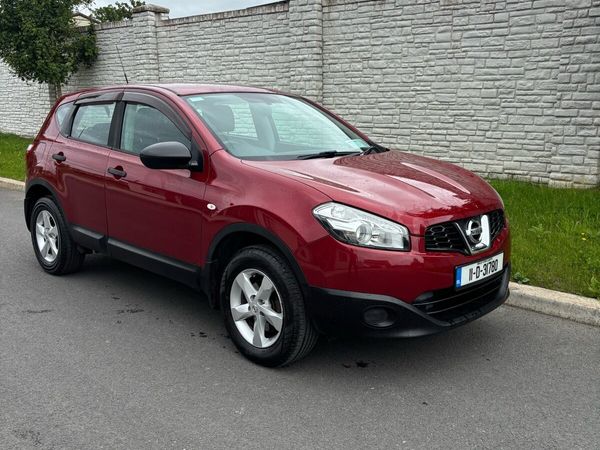 Nissan Qashqai Hatchback, Diesel, 2011, Red
