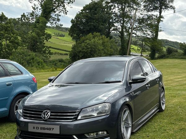 Volkswagen Passat Saloon, Diesel, 2011, Grey