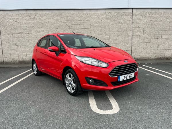 Ford Fiesta Hatchback, Petrol, 2013, Red