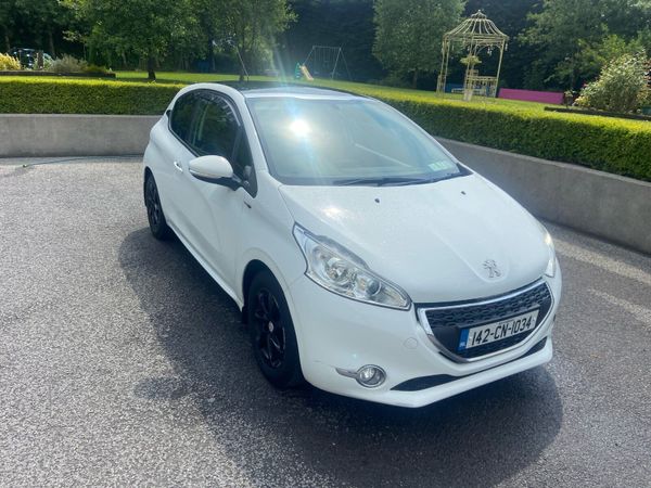 Peugeot 208 Hatchback, Petrol, 2014, White