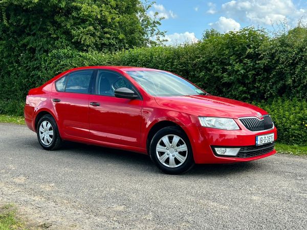 Skoda Octavia Saloon, Petrol, 2016, Red