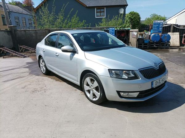 Skoda Octavia Saloon, Diesel, 2013, Silver