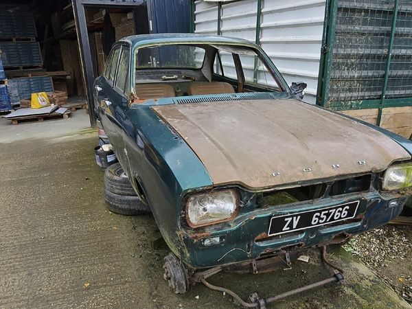 Ford Escort Saloon, Petrol, 1974, Green