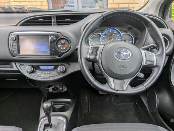 Toyota Yaris Hatchback, Petrol Hybrid, 2015, Black