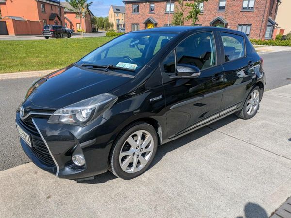 Toyota Yaris Hatchback, Petrol Hybrid, 2015, Black