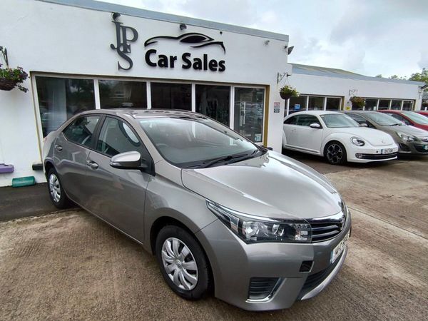 Toyota Corolla Saloon, Petrol, 2014, Gold