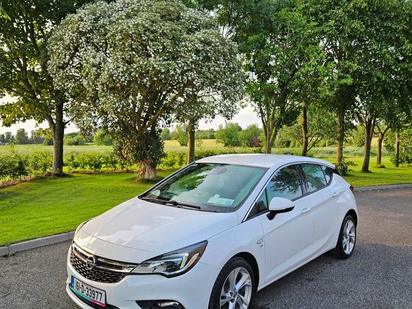 Opel Astra Hatchback, Diesel, 2016, White