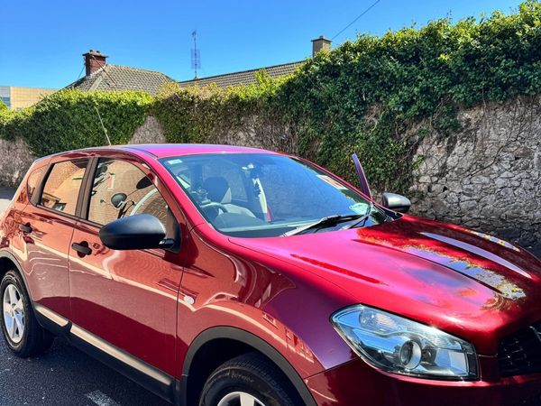 Nissan Qashqai MPV, Diesel, 2013, Red