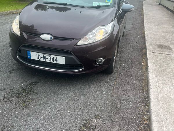 Ford Fiesta Hatchback, Petrol, 2010, Red