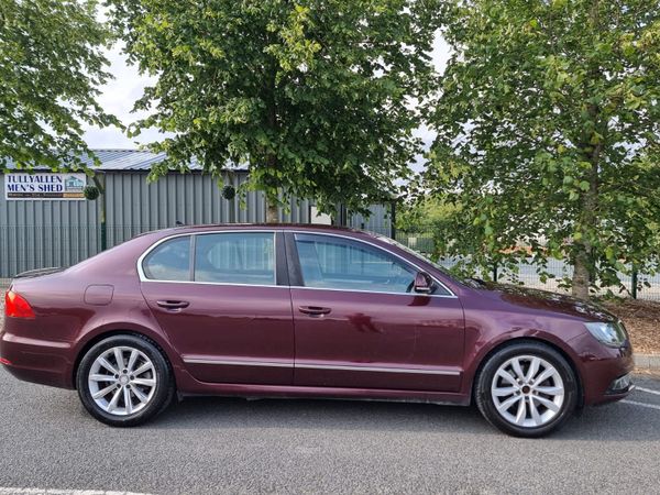 Skoda Superb Hatchback, Diesel, 2014, Red