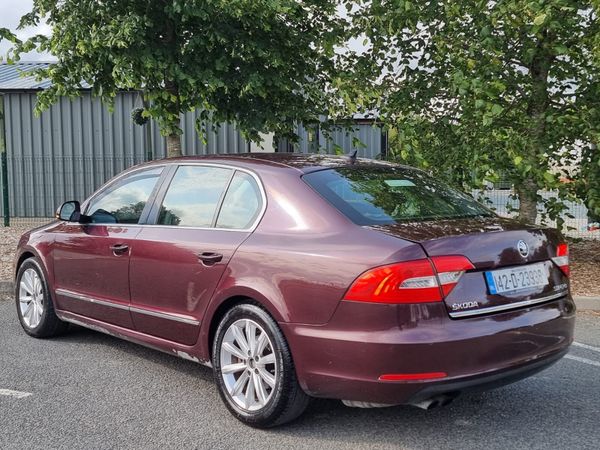 Skoda Superb Hatchback, Diesel, 2014, Red