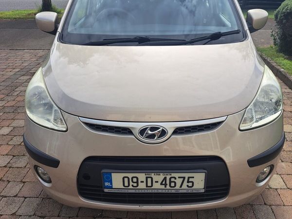 Hyundai i10 Hatchback, Petrol, 2009, Gold