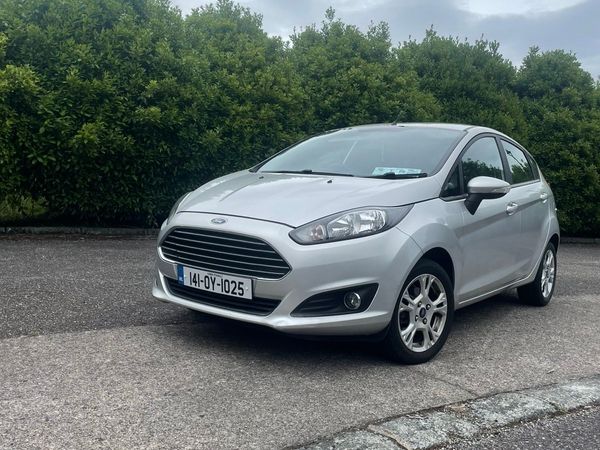 Ford Fiesta Hatchback, Petrol, 2014, White