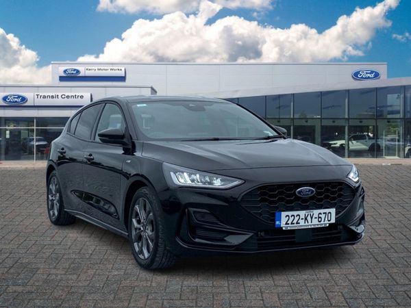Ford Focus Hatchback, Petrol, 2022, Black