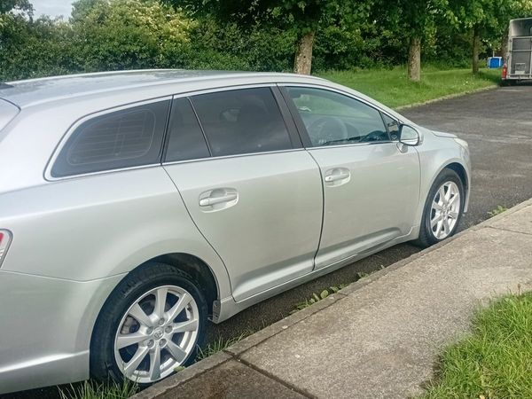 Toyota Avensis Estate, Diesel, 2011, Silver