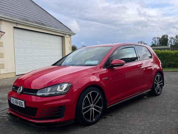 Volkswagen Golf Hatchback, Diesel, 2015, Red