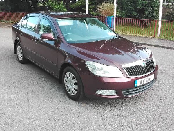 Skoda Octavia Saloon, Diesel, 2011, Red