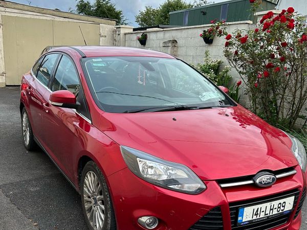 Ford Focus Saloon, Diesel, 2014, Red