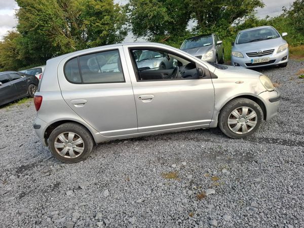 Toyota Yaris Hatchback, Petrol, 2003, Silver