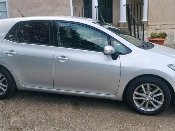 Toyota Auris Hatchback, Diesel, 2011, Silver