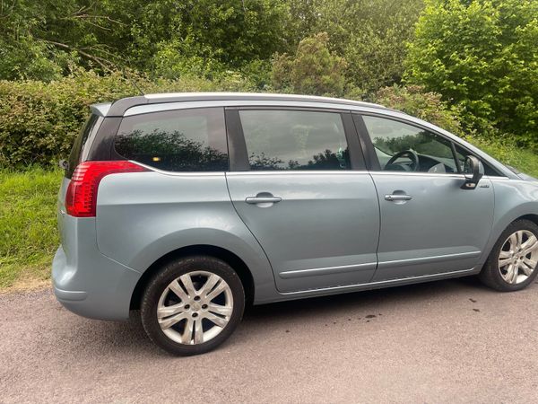 Peugeot 5008 MPV, Diesel, 2013, Blue