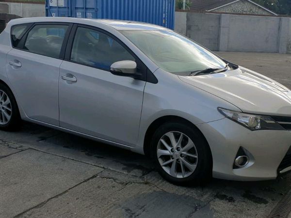 Toyota Auris Hatchback, Diesel, 2014, Silver