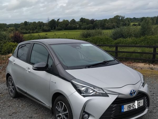 Toyota Yaris MPV, Petrol Hybrid, 2019, Silver