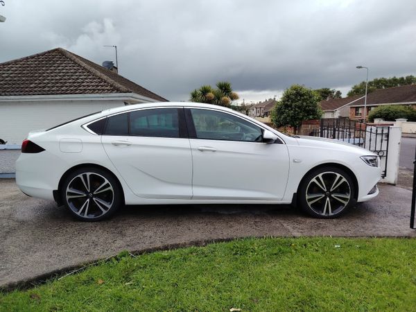 Opel Insignia Hatchback, Diesel, 2020, White