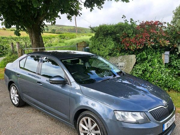 Skoda Octavia Saloon, Diesel, 2016, Grey