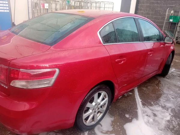 Toyota Avensis Saloon, Diesel, 2010, Red