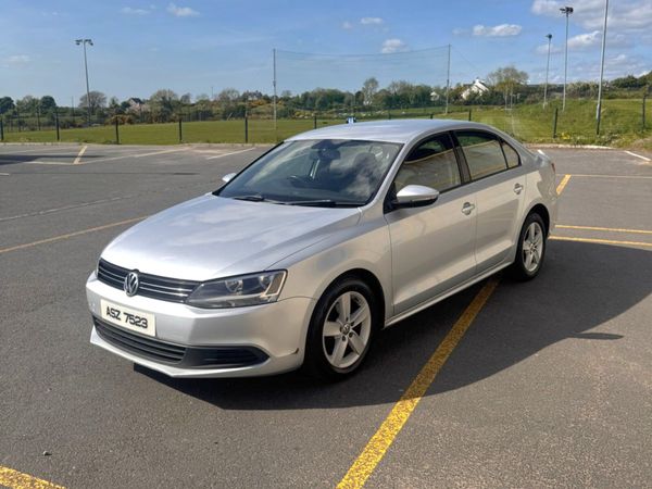 Volkswagen Jetta Saloon, Diesel, 2011, Silver