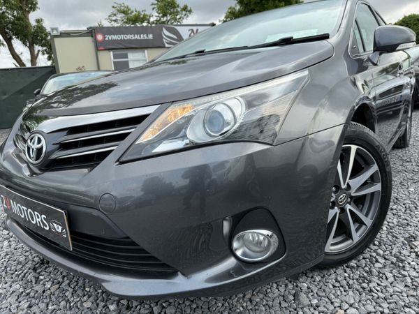 Toyota Avensis Saloon, Diesel, 2015, Grey