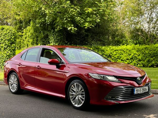 Toyota Camry Saloon, Petrol Hybrid, 2019, Red