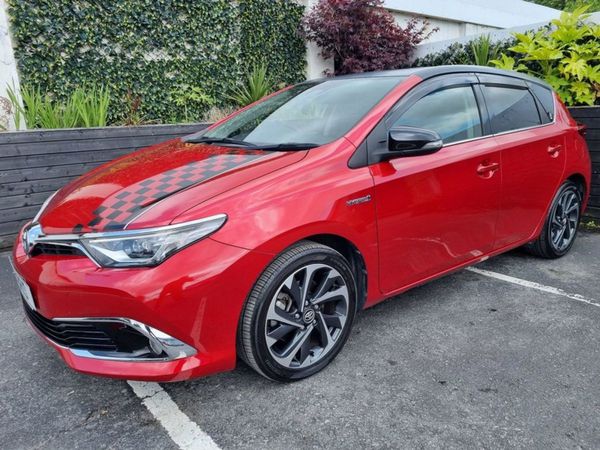 Toyota Auris Hatchback, Hybrid, 2016, Red