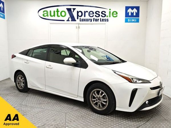 Toyota Prius Hatchback, Hybrid, 2022, White