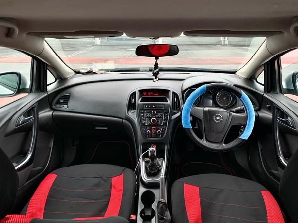 Opel Astra MPV, Diesel, 2012, Silver