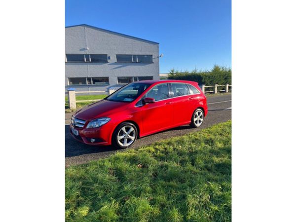 Mercedes-Benz B-Class , Diesel, 2014, Red
