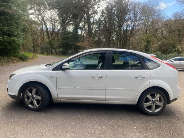 Ford Focus Hatchback, Petrol, 2007, White